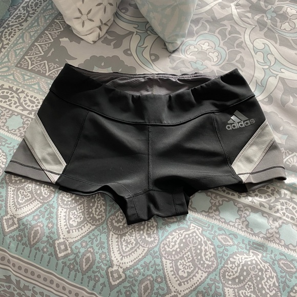 🌷Medium Adidas Shorts - Picture 1 of 2